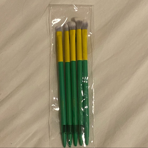 LAVISH
Essential Eye Brush Collection - Picture 2 of 2